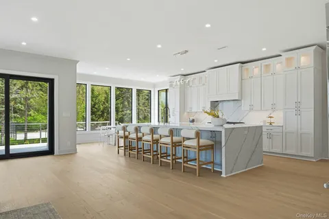 $8,258,000 | 29 Soundview Lane, Sands Point, NY 11050