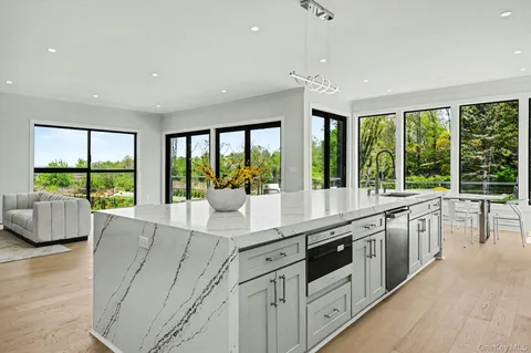 $8,258,000 | 29 Soundview Lane, Sands Point, NY 11050