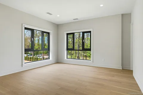 $8,258,000 | 29 Soundview Lane, Sands Point, NY 11050