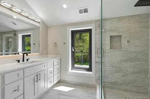 $8,258,000 | 29 Soundview Lane, Sands Point, NY 11050
