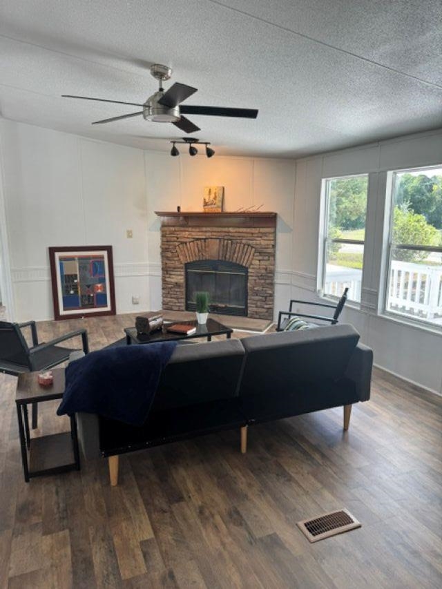 2128 Shadow Bay Grand Ridge, FL 32442 - Photo 2 of 17