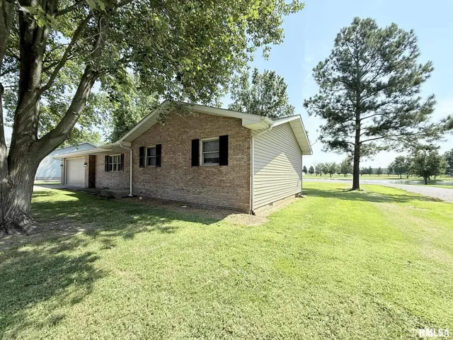 $209,900 | 1105 Oakwood Lane, Marion, IL 62959