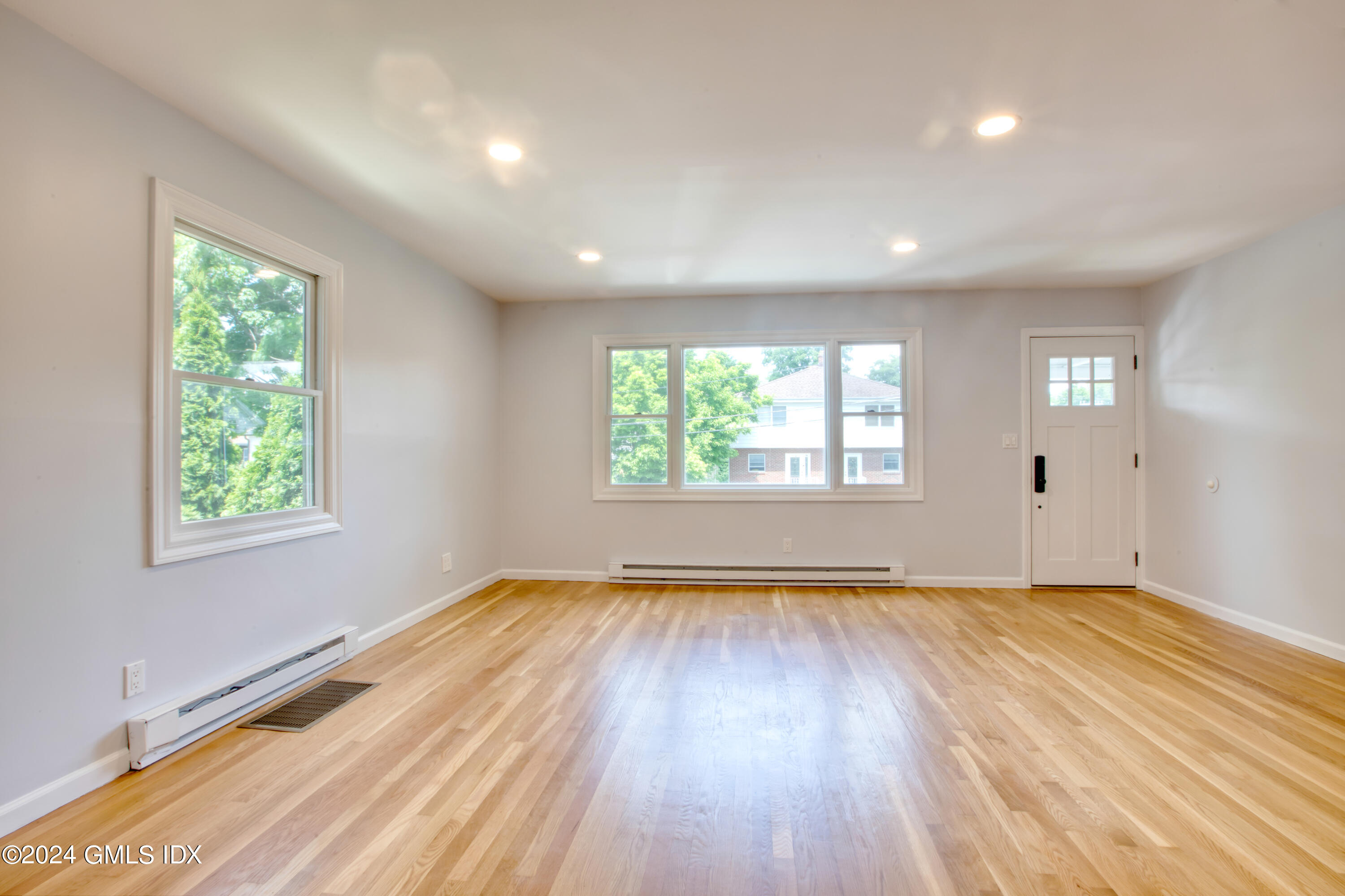 8 Ridge Place, Unit 1 Greenwich, CT 06831 - Photo 2 of 38 LIVING ROOM