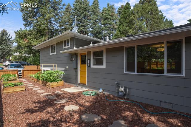 6 Cresta Road Colorado Springs, CO 80906 - Photo 2 of 50