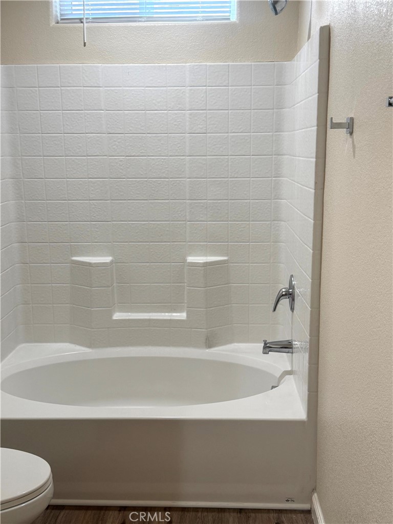 1339 Playa Del Rey Drive Merced, CA 95348 - Photo 29 of 48 a bathroom with bathtub and shower