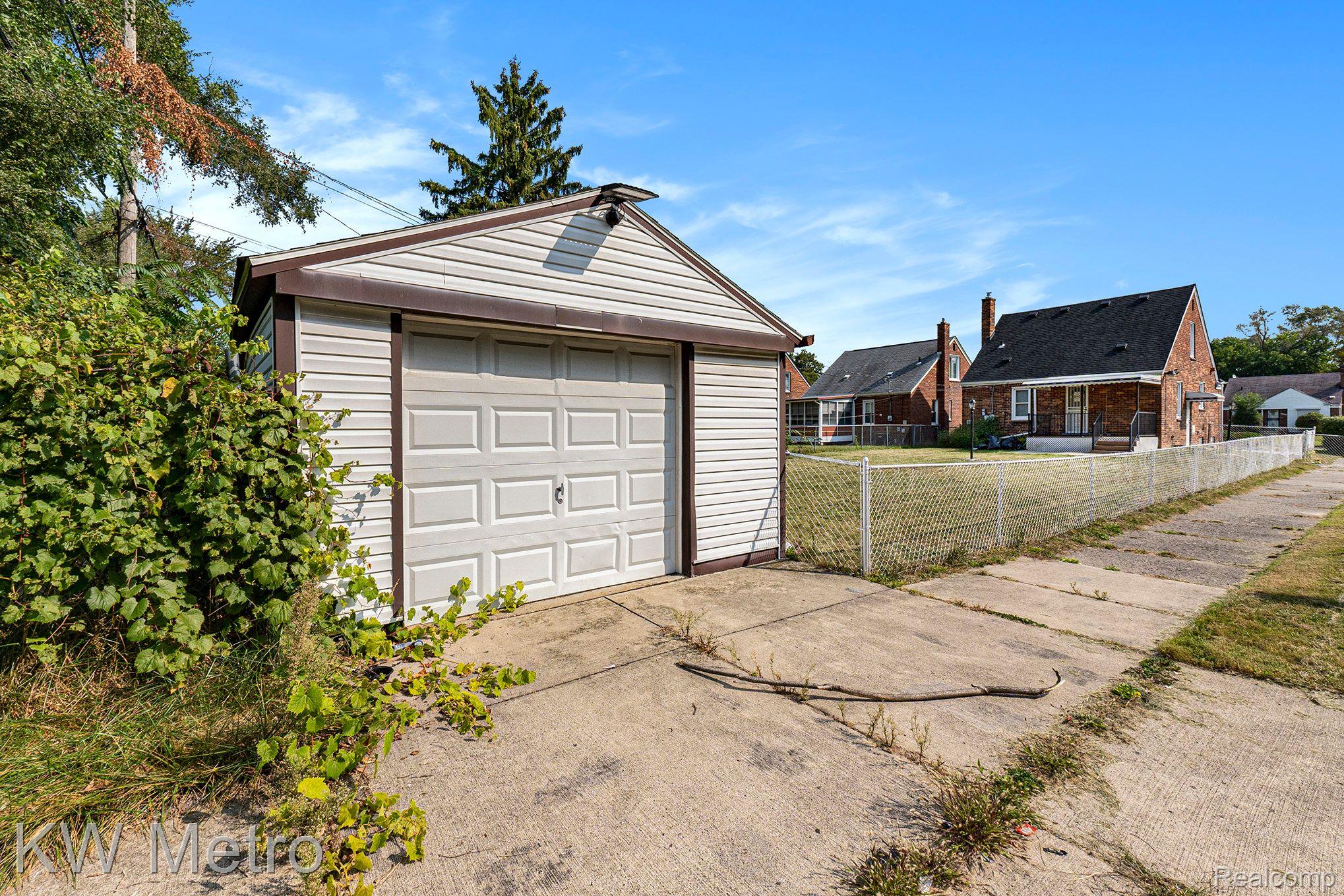 18601 Forrer Street Detroit, MI 48235 - Photo 5 of 17 18601 Forrer Garage