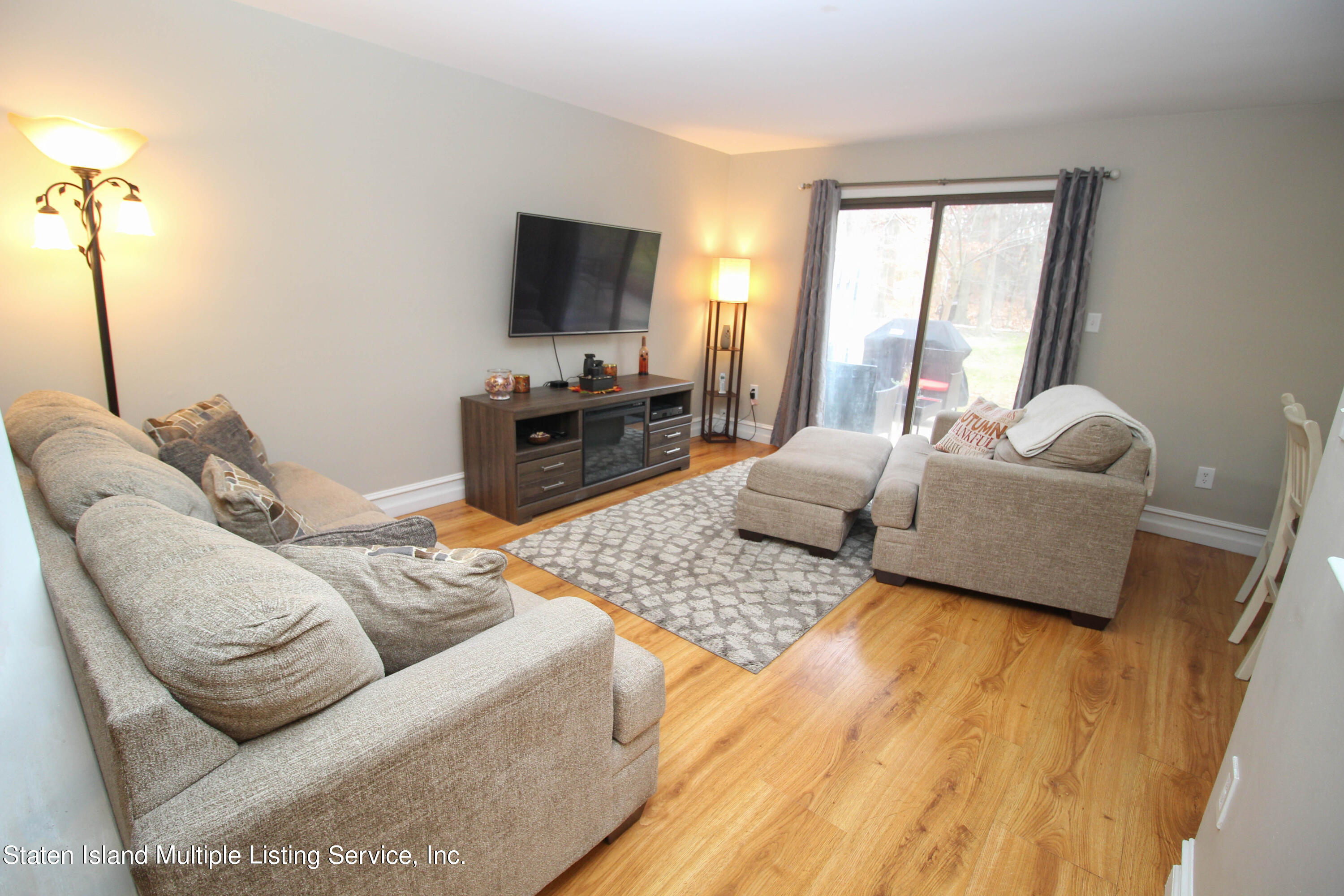3 Pelican Road Howell, NJ 07731 - Photo 8 of 42 livingroom