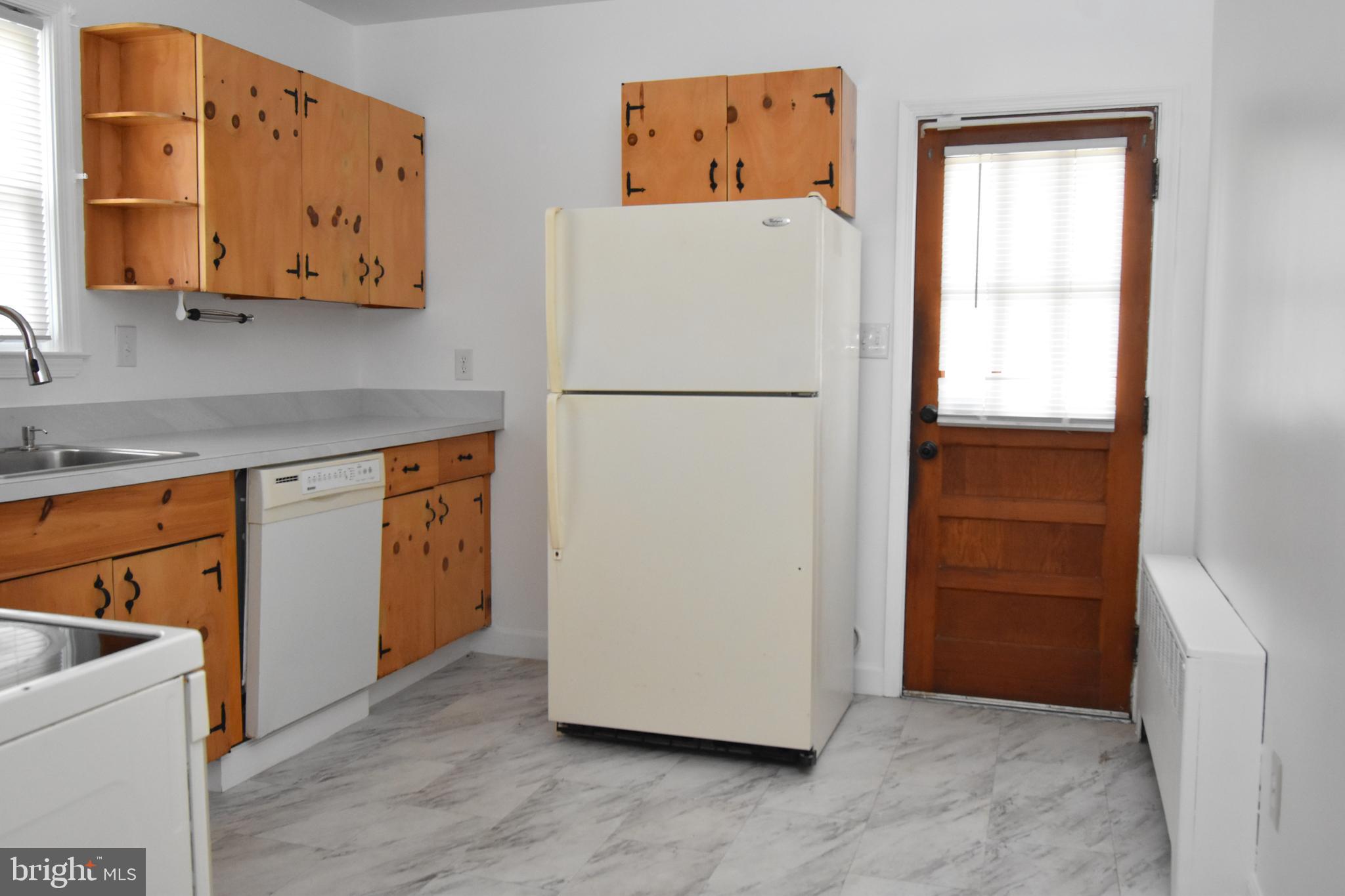 3403 Rolling Rd. Baltimore, MD 21244 - Photo 5 of 27 Kitchen