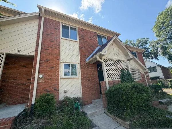 $2,050 | 3207 Shamrock Street East, Unit 33, Tallahassee, FL 32309