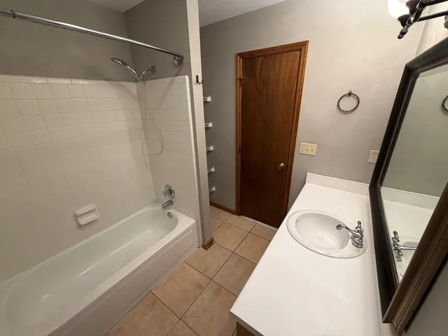 $2,050 | 3207 Shamrock Street East, Unit 33, Tallahassee, FL 32309