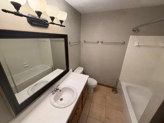 $2,050 | 3207 Shamrock Street East, Unit 33, Tallahassee, FL 32309