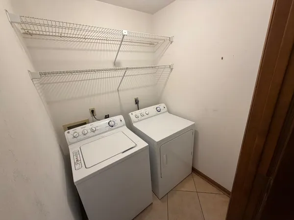 $2,050 | 3207 Shamrock Street East, Unit 33, Tallahassee, FL 32309