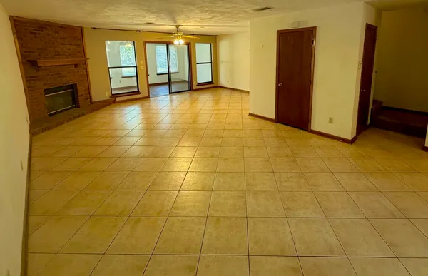 $2,050 | 3207 Shamrock Street East, Unit 33, Tallahassee, FL 32309