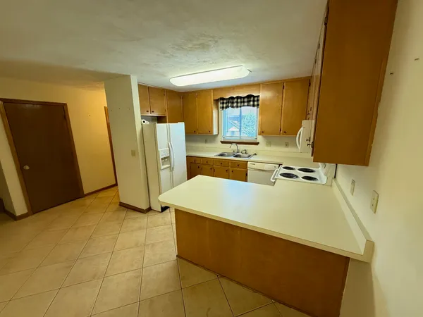 $2,050 | 3207 Shamrock Street East, Unit 33, Tallahassee, FL 32309