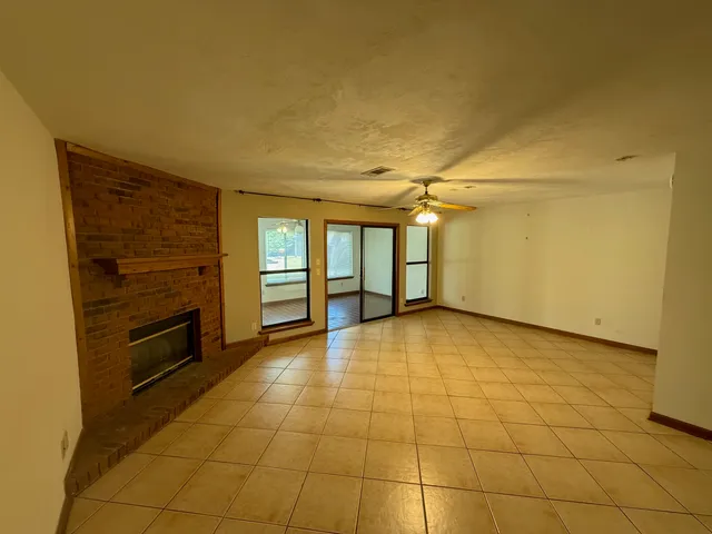 $2,050 | 3207 Shamrock Street East, Unit 33, Tallahassee, FL 32309