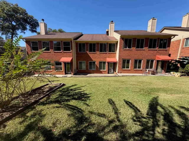 $2,050 | 3207 Shamrock Street East, Unit 33, Tallahassee, FL 32309