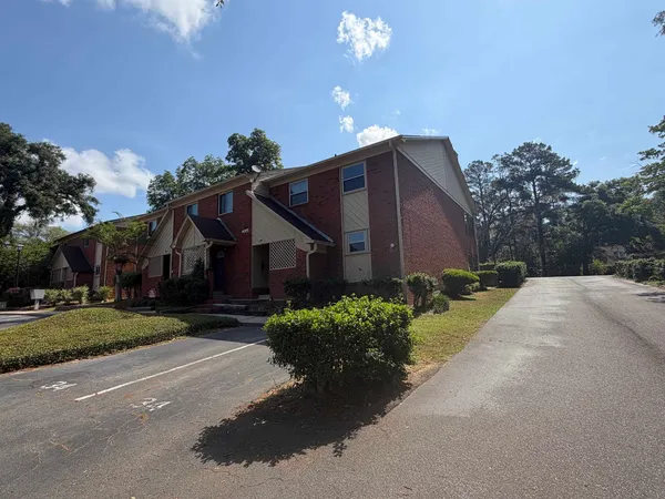 $2,050 | 3207 Shamrock Street East, Unit 33, Tallahassee, FL 32309