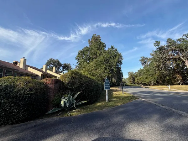 $2,050 | 3207 Shamrock Street East, Unit 33, Tallahassee, FL 32309