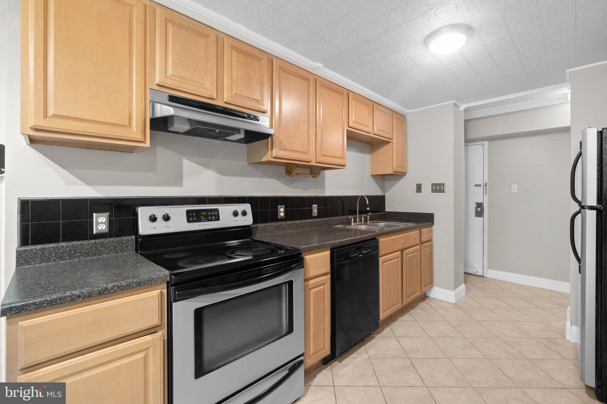 11661 Stoneview Square, Unit 1B Reston, VA 20191 - Photo 2 of 37 Upgraded appliances several years ago.