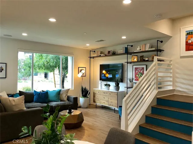 $5,600 | 335 Magnet, Irvine, CA 92618