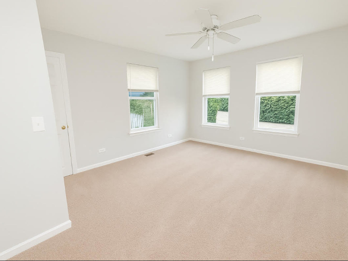 1712 11th Street Waukegan, IL 60085 - Photo 6 of 9 an empty room with windows and ceiling fan