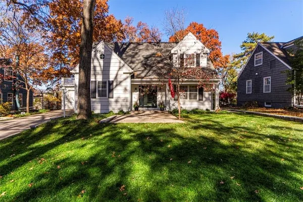 $699,950 | 2902 West 71st Terrace, Prairie Village, KS 66208