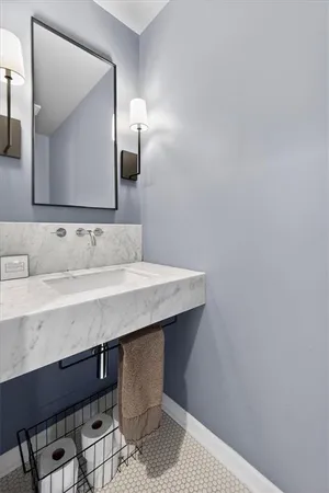 $699,950 | 2902 West 71st Terrace, Prairie Village, KS 66208