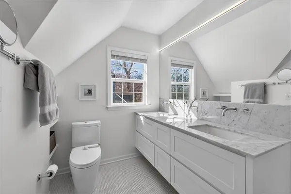 $699,950 | 2902 West 71st Terrace, Prairie Village, KS 66208