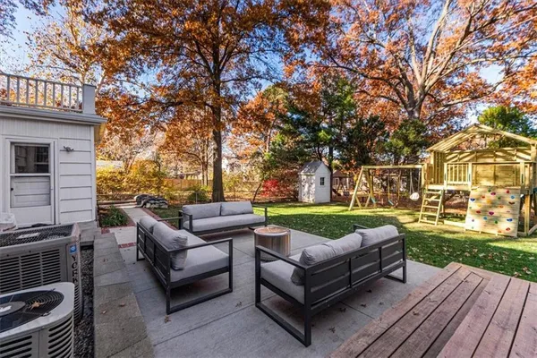 $699,950 | 2902 West 71st Terrace, Prairie Village, KS 66208