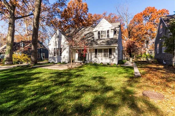 $699,950 | 2902 West 71st Terrace, Prairie Village, KS 66208