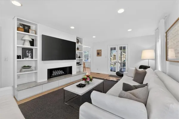 $699,950 | 2902 West 71st Terrace, Prairie Village, KS 66208