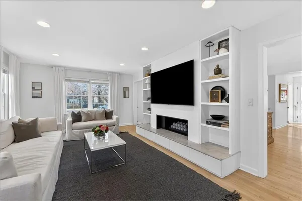 $699,950 | 2902 West 71st Terrace, Prairie Village, KS 66208