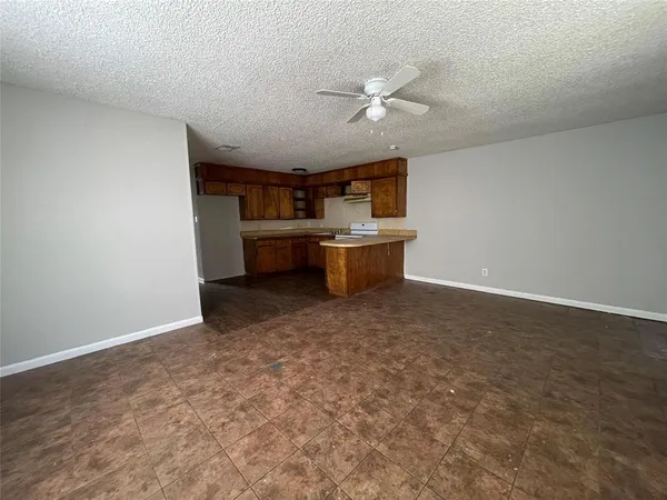 $1,300 | 105 Effie Lane, Weatherford, TX 76088