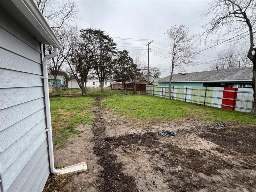8335 Tenino Street Dallas, TX 75217 - Photo 22 of 22 View of fenced backyard