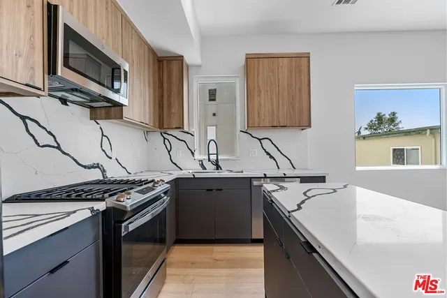 $4,095 | 4714 West 17th Street, Los Angeles, CA 90019