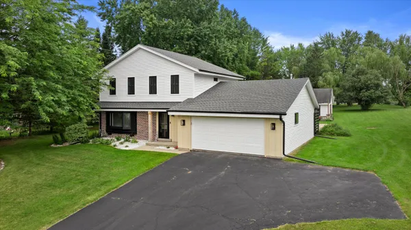 $470,000 | 1013 Fairfield Lane, Farmington, WI 53090