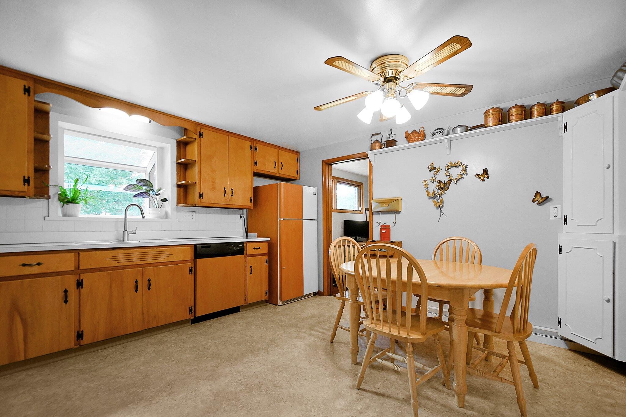 1414 Eastgate Road Springfield, OH 45503 - Photo 9 of 34