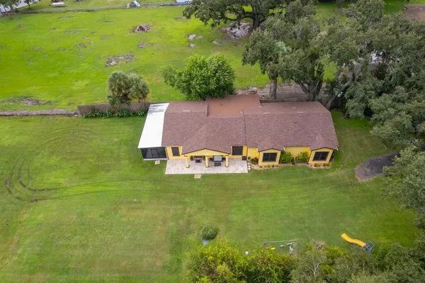 a view of a house with a big yard