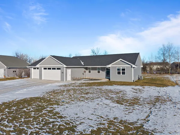 $474,900 | 4372 Lakeland Drive, Oshkosh, WI 54904