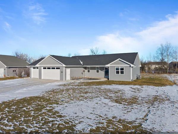 $474,900 | 4372 Lakeland Drive, Oshkosh, WI 54904