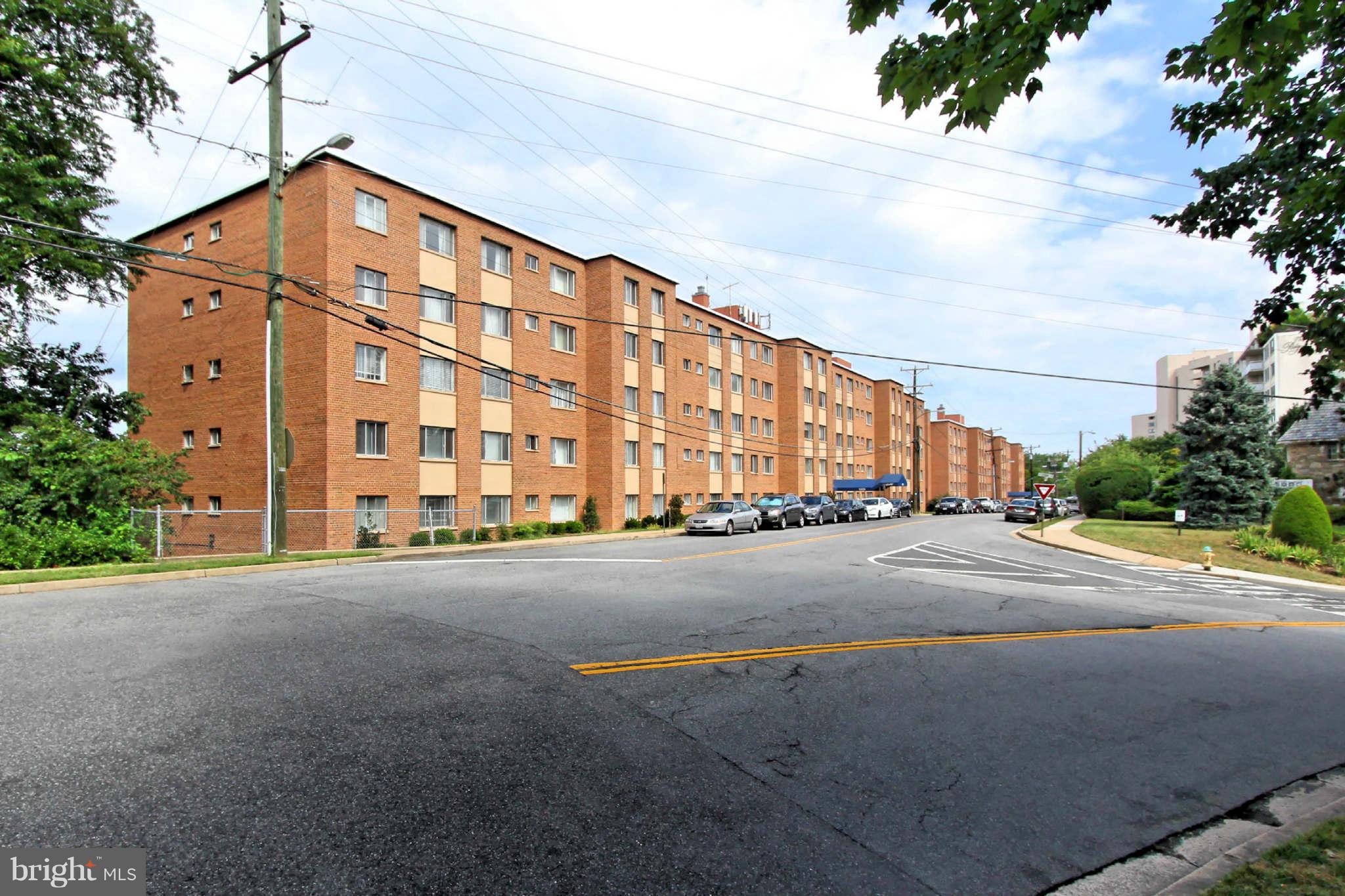 1300 South Arlington Ridge Road, Unit 201 Arlington, VA 22202 - Photo 3 of 29 a front view of a building