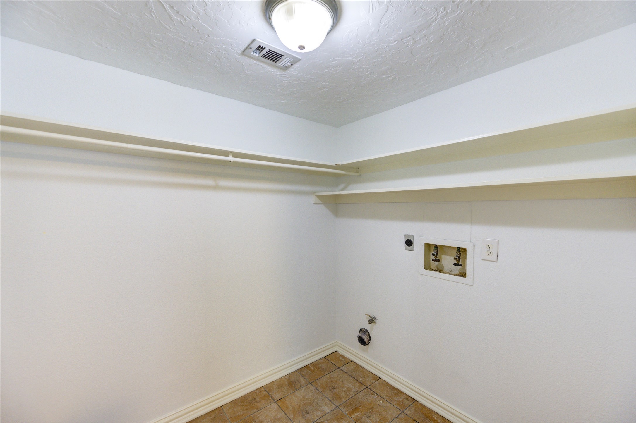 3639 Fir Forest Drive Spring, TX 77388 - Photo 39 of 44 a view of a room with rack on the wall