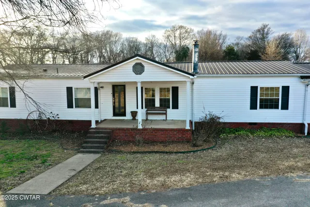 a view of a backyard of the house
