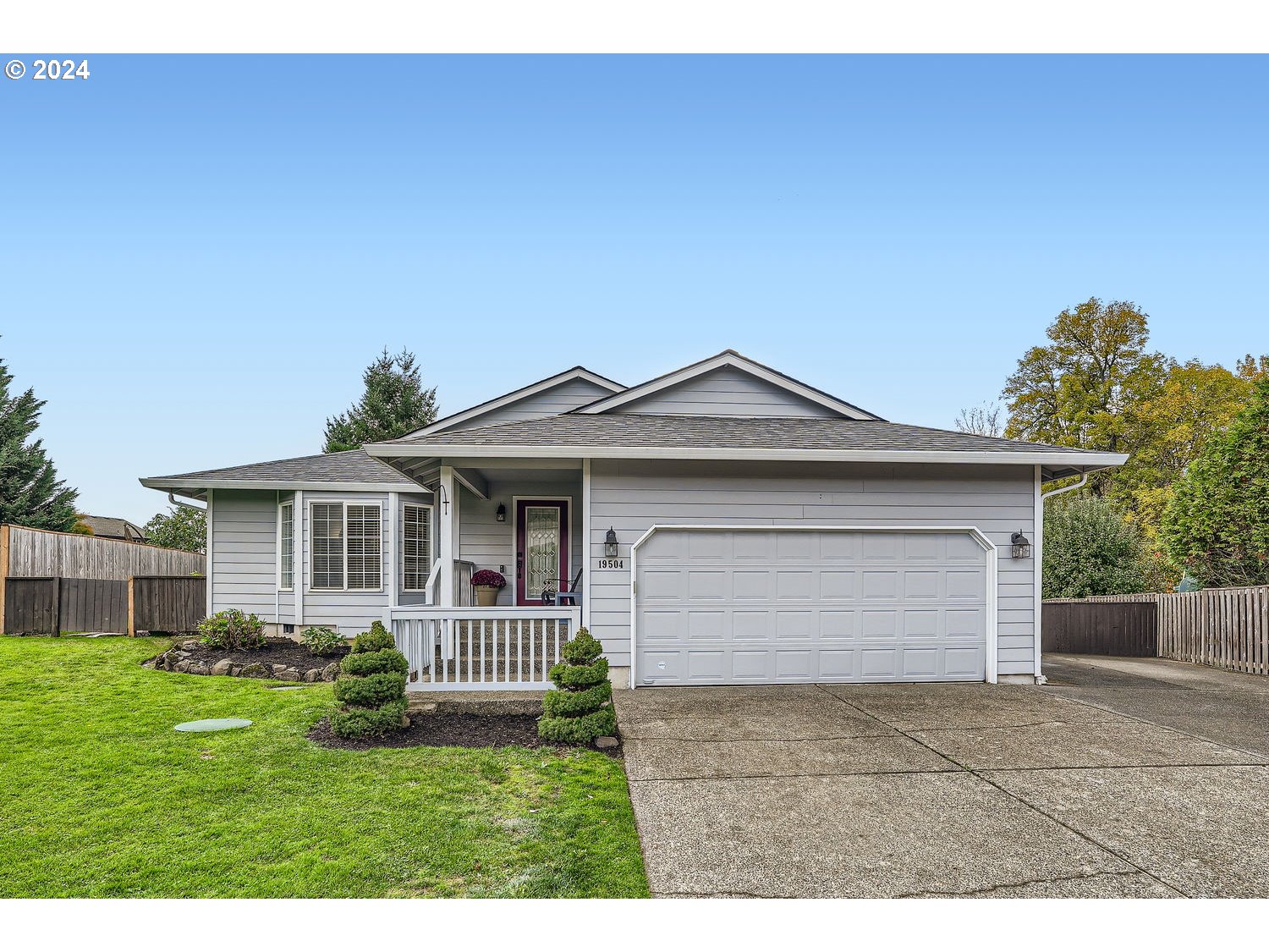 19504 Southeast 41st Circle Camas, WA 98607 - Photo 2 of 27 a front view of a house with a yard and garage