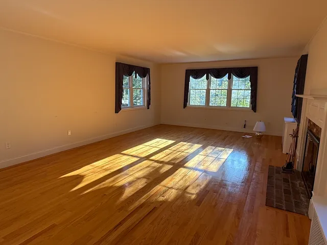 a view of empty room with window