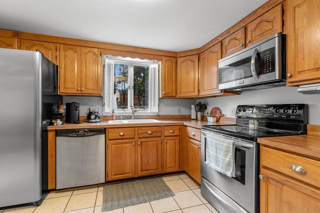 10 Maple Street Hudson, MA 01749 - Photo 16 of 33 Gallery Image 16