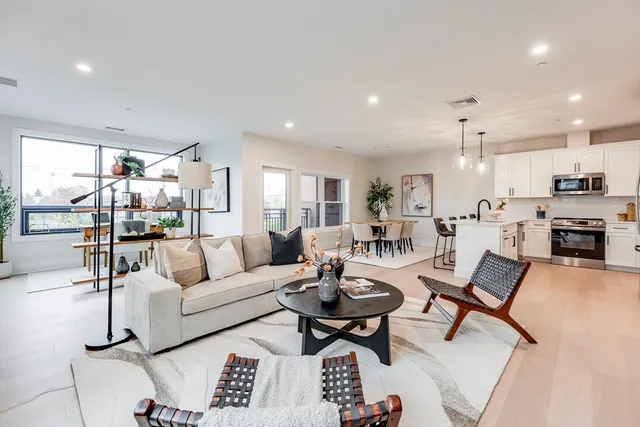 $899,900 | 62 Foundry Street, Unit 202, Wakefield, MA 01880