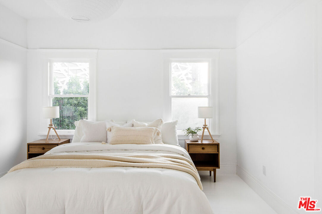 1163 Nelrose Avenue Venice, CA 90291 - Photo 18 of 32 a bedroom with a bed and a window