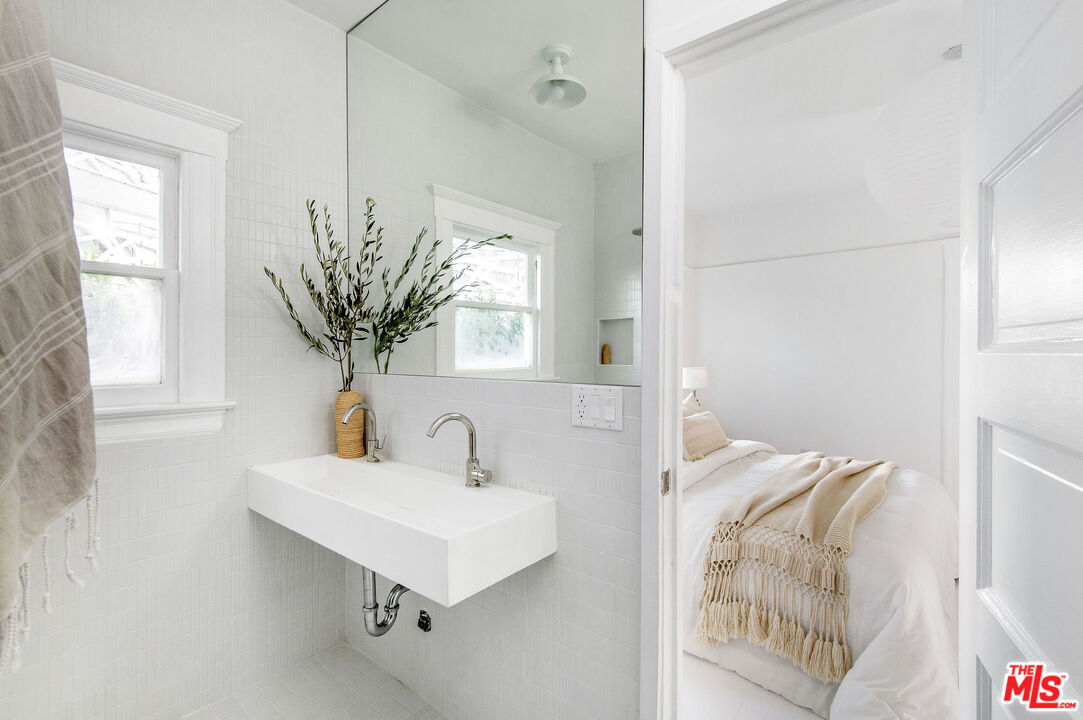 1163 Nelrose Avenue Venice, CA 90291 - Photo 22 of 32 a bathroom with a sink and a mirror