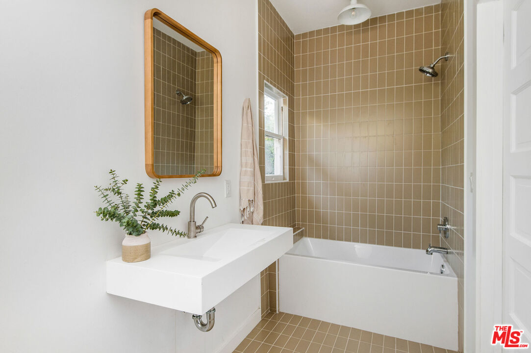 1163 Nelrose Avenue Venice, CA 90291 - Photo 24 of 32 a bathroom with a sink a bathtub and a shower